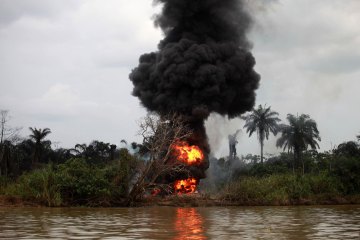 Sông Delta Niger trở nên ô nhiễm bởi ngành chế biến dầu