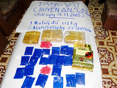 Tang vật bị thu giữ gồm 1 kg ma túy đá và 22.000 viên thuốc lắc