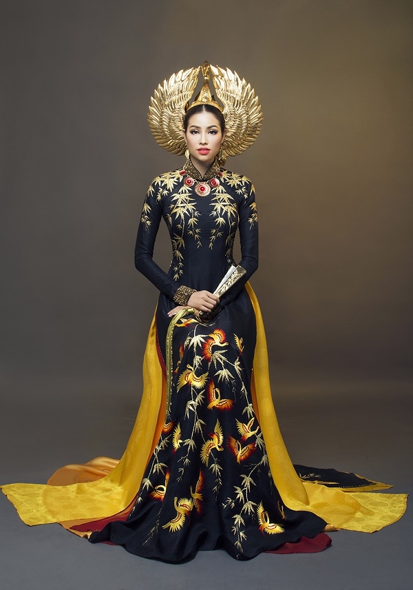 Phạm Hương kiêu sa, quyền lực trong phần thi trang phục truyền thống