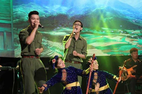 Lần lượt những sáng tác nổi tiếng của hai nhạc sĩ Phan Huỳnh Điểu - Phan Nhân được tái hiện