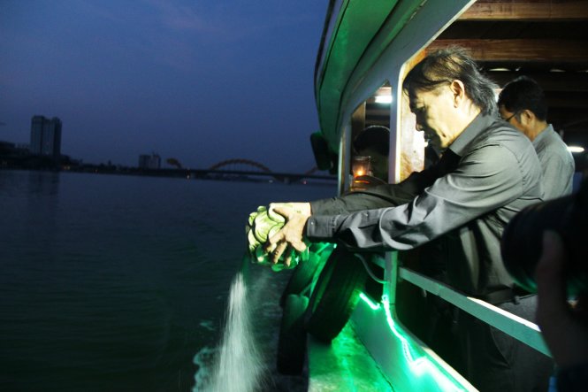 Tro của cố nhạc sĩ Phan Huỳnh Điểu được rải xuống dòng sông Hàn