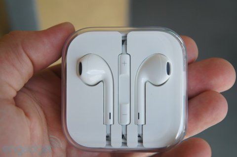 Người mua cần biết cách phân biệt tai nghe iPhone 5 chính hãng và fake trên thị trường hết sức hỗn loạn hiện nay