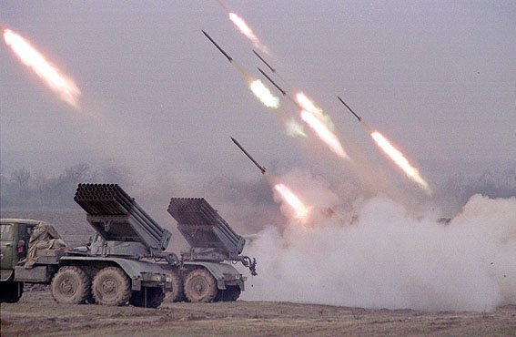 Pháo phản lực BM-21 Grad là một trong những vũ khí chủ chốt của Syria nhằm chồng lại IS
