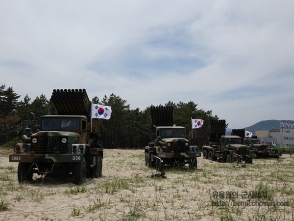 Pháo phản lực K136 của Quân đội Hàn Quốc