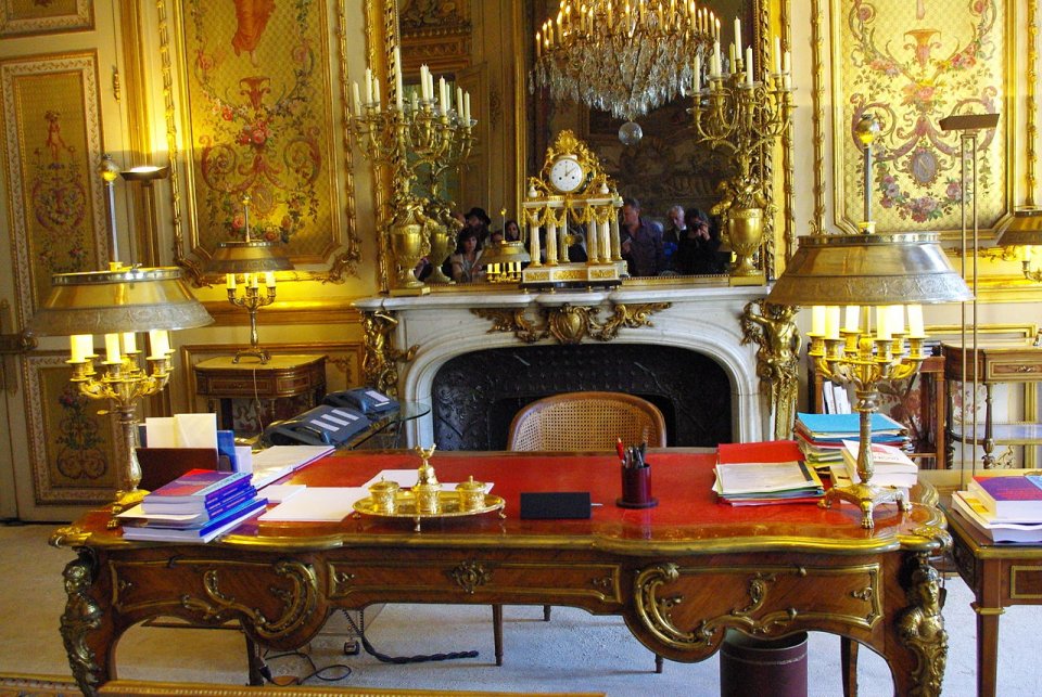 Văn phòng của Tổng thống được gọi là Salon Doré