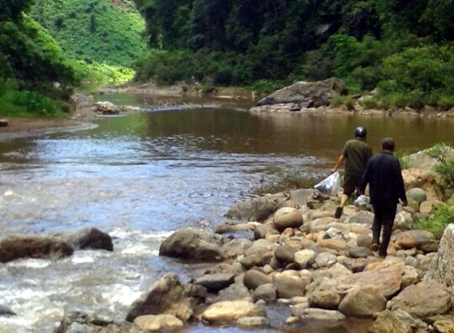 Khu vực phát hiện thi thể nam giới không mặc quần áo ven sông Thanh, Quảng Nam