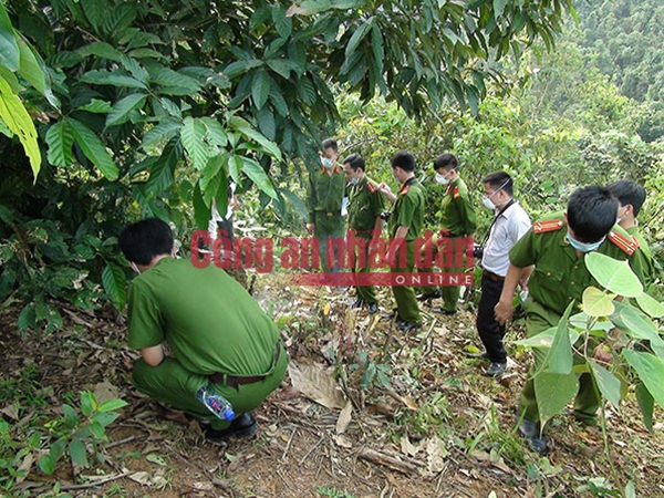 Hiện trường phát hiện thi thể nữ giới dưới tán cây rừng vắng, thuộc địa bàn TP Hà Giang