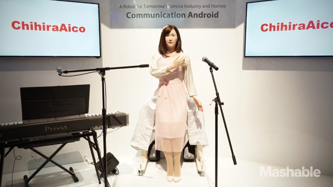 Nàng robot xinh đẹp có tên ChihiraAro trong buổi triển lãm CES 2015