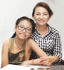 Phương Mỹ Chi cùng mẹ trong thời gian tham gia Giọng hát Việt nhí