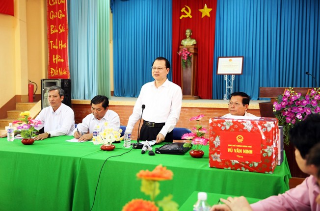 Phó thủ tướng Vũ Văn Ninh làm việc tại tỉnh Tiền Giang