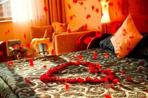 Hoa sẽ tăng thêm phần lãng mạn cho phòng ngủ ngày valentine