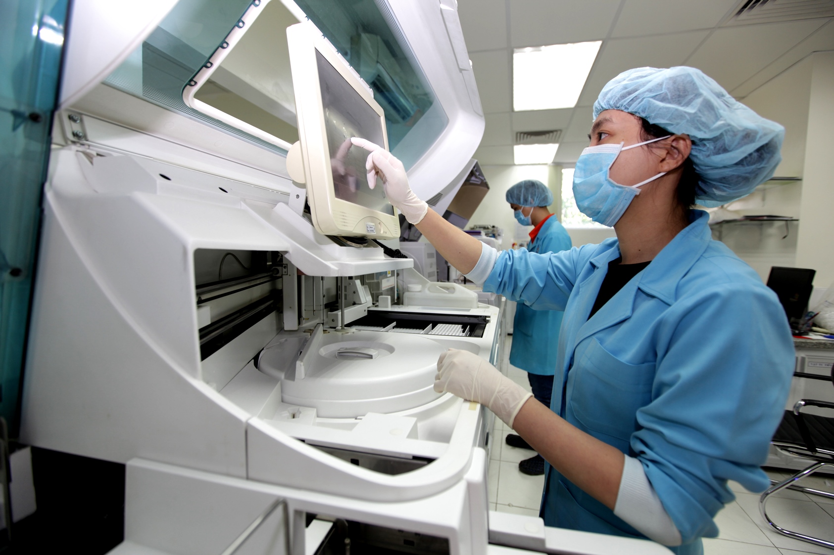 Phòng xét nghiệm sinh hóa huyết học áp dụng công nghệ thông tin và kỹ thuật cao chuyên xét nghiệm đường, các chức năng gan, thận….tại phòng khám An Khang