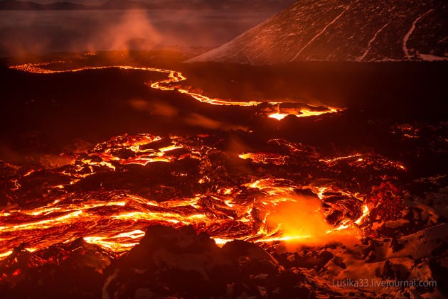 Cận cảnh màn phun trào núi lửa dữ dội của Kilauea, Haiwaii, Mỹ