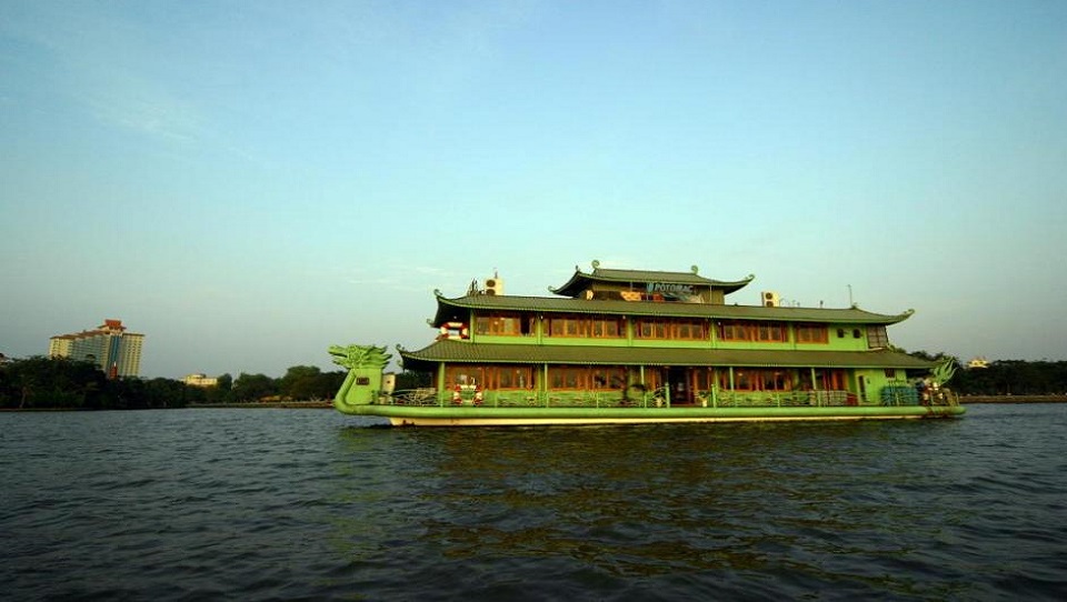 Hà Nội: ‘Thị sát’ tàu thuyền kinh doanh trên Hồ Tây