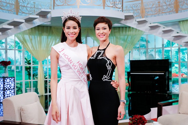 Hoa hậu Phạm Hương và MC Phương Mai trong chương trình Vui sống mỗi ngày