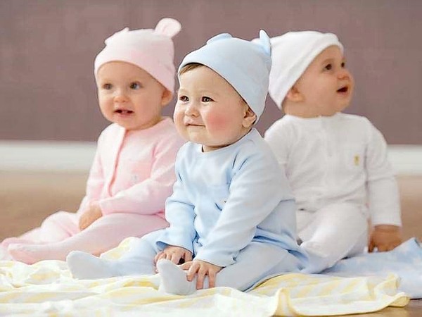 Quần áo cho bé đa dạng màu sắc