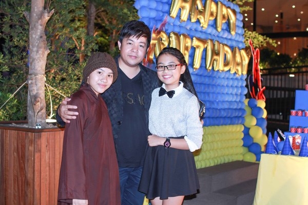 Quang Lê sẽ tổ chức đêm nhạc cùng hai cô con gái nuôi Phương Mỹ Chi và Huyền Trân vào tối 28/8 này