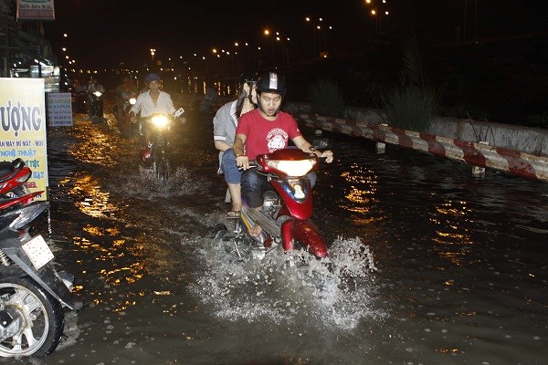 Sài Gòn chìm trong biển nước