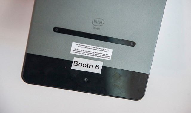 Chiếc máy tính bảng mỏng nhất thế giới hiện nay Dell Venue 8 7000 còn được trang bị công nghệ camera 3D độc đáo đến từ Intel