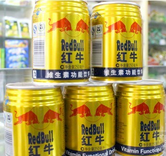 Hàng nghìn lon nước tăng lực Red Bull sản xuất trái phép bị thu hồi