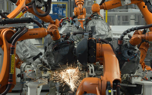 Robot được sử dụng rất phổ biến trong dây chuyền sản xuất của hãng ô tô Volkswagen, trong đó có con robot giết người nói trên