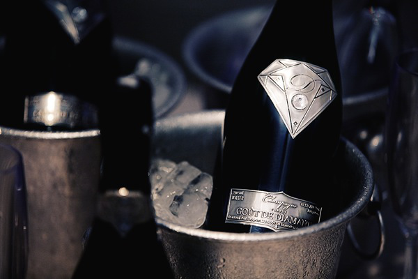 Hương vị tươi mới, thanh lịch của chai rượu champage đắt giá nhất thế giới là sự hòa quyện của 3 loại nho nổi tiếng. Ảnh AmazingandWeird