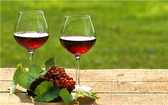 Chế độ dinh dưỡng mùa đông cũng bao gồm cả rượu vang đỏ