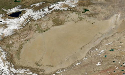 Khả năng lớn bên dưới các sa mạc trên Trái Đất, ẩn giấu một lượng nước ngầm cực lớn. Ảnh: NASA