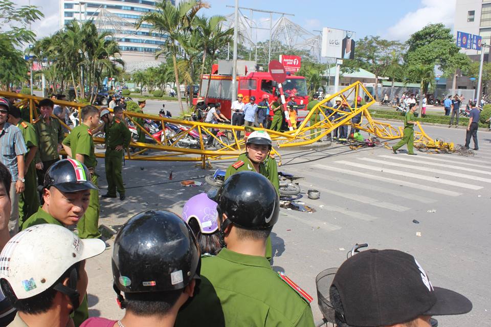 Lực lượng chức năng phong tỏa hiện trường, làm rõ nguyên nhân vụ tai nạn