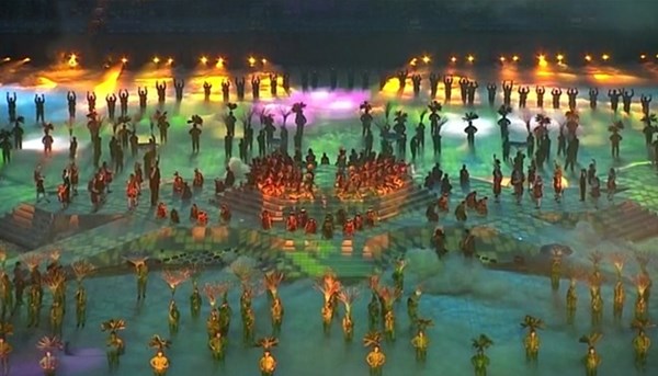 Tưng bừng lễ khai mạc SEA Games 28 với chủ đề 'Tôn vinh sự phi thường'