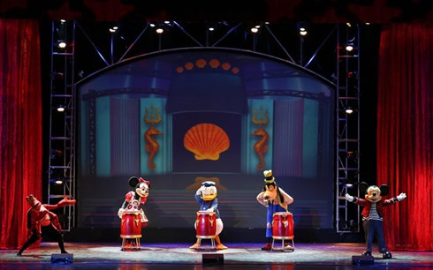 Mỗi tiết mục của các nhân vật hoạt hình Disney quen thuộc đều khiến khán giả không ngừng lắc lư và hòa mình nhảy theo từng điệu nhạc.