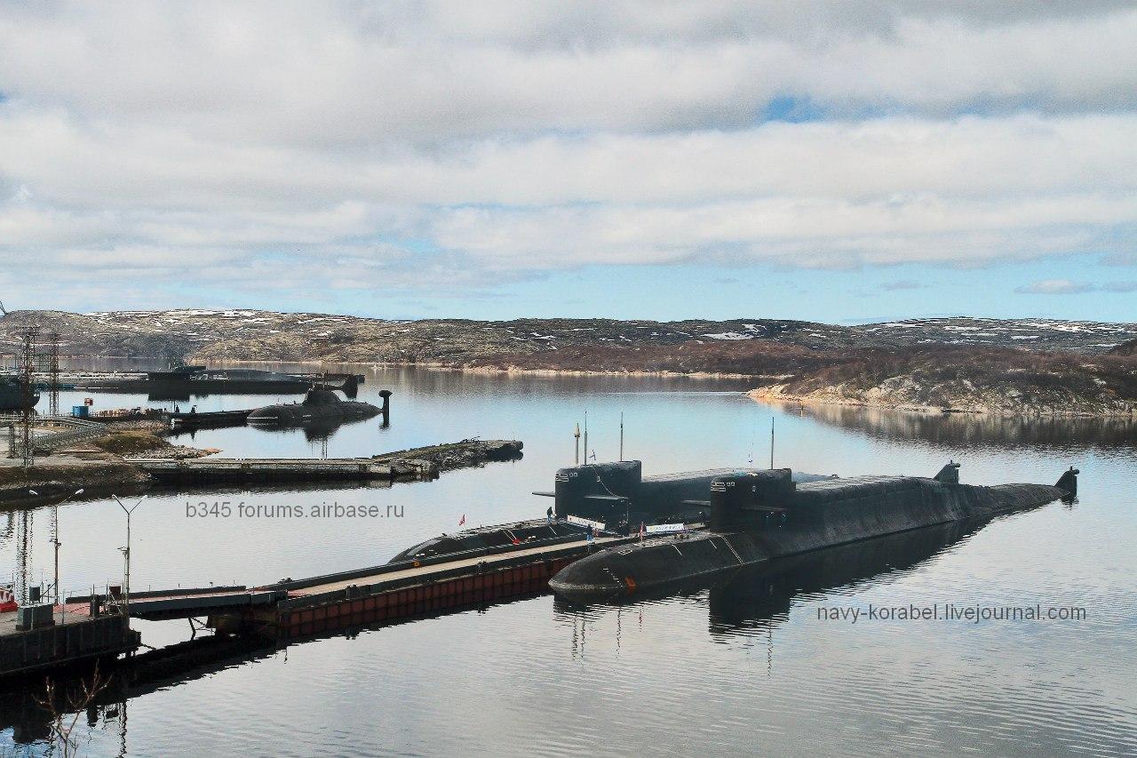 Hình ảnh hai siêu tàu ngầm hạt nhân của Nga tại căn cứ