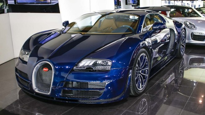 Siêu xe Bugatti mới được tiết lộ đã đập tan mọi kỉ lục khi đạt tới vận tốc xấp xỉ 434 km/h trên đường thử 