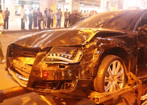 Siêu xe của Hà Hồ bị hư hỏng nặng phần đầu sau vụ tai nạn