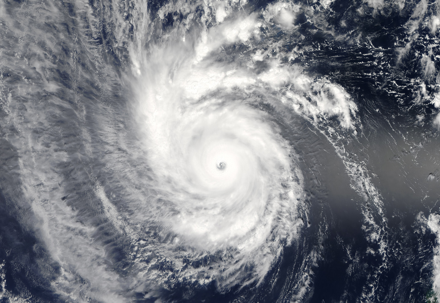 Siêu bão khổng lồ đang hoạt động ở Thái Bình Dương