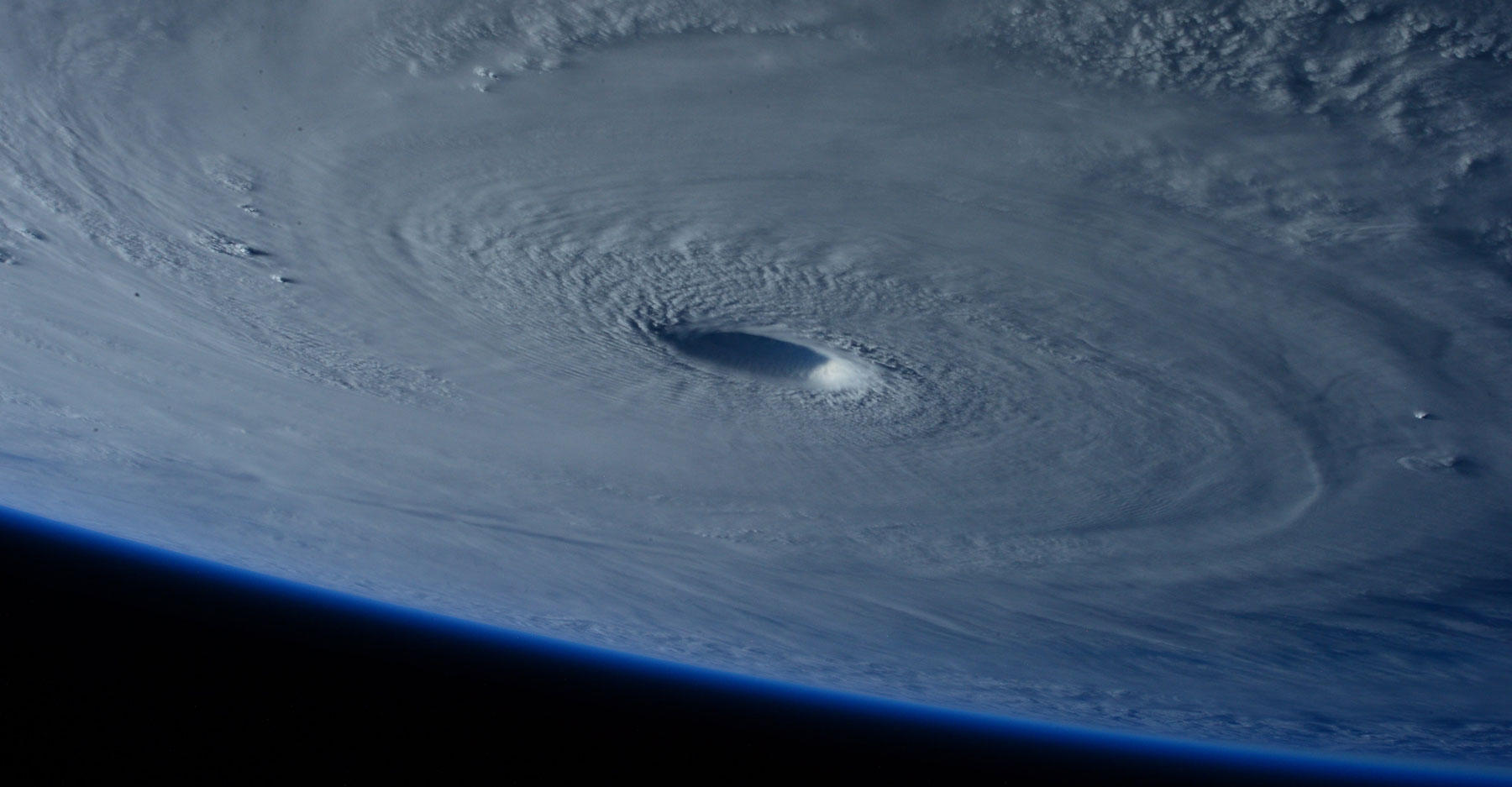 Hình ảnh siêu bão hiện lên rõ ràng từ ảnh chụp vệ tinh