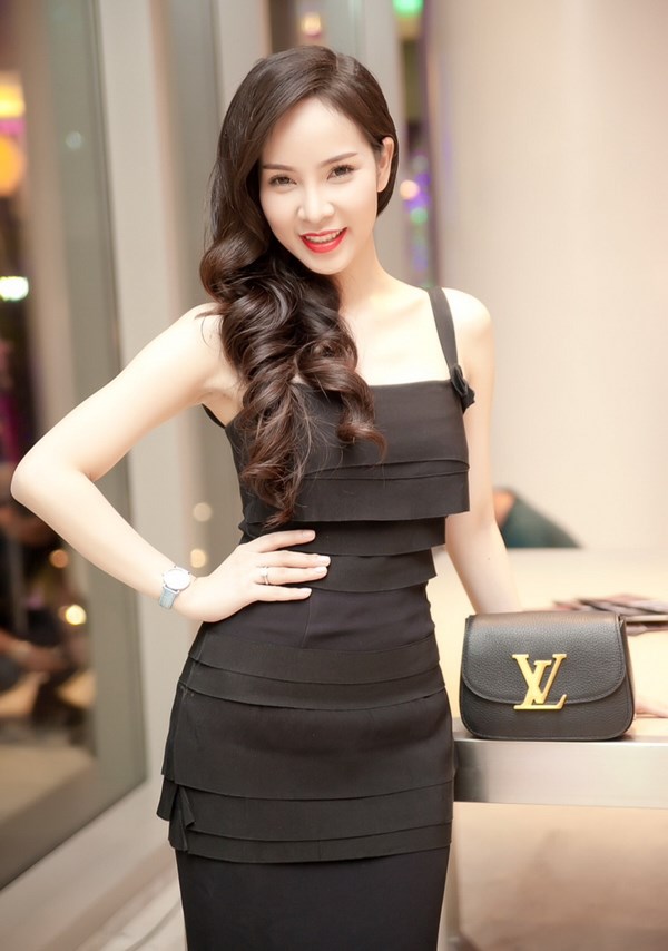 Siêu mẫu Ngọc Bích là một trong những người đẹp tiền tỉ của showbiz Việt