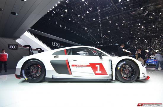 Mẫu xe đua R8 LMS 2016 cũng góp mặt tại triển lãm Geneva Motor Show năm nay
