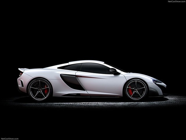 Ngoại hình mạnh mẽ với các đường cong kiểu cách là nét nổi bật trên chiếc siêu xe McLaren mới này