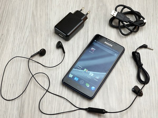 Smartphone giá rẻ Philips Xenium W6610 5 inch với chiếc pin cực khủng