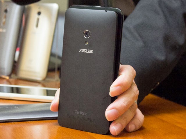 Smartphone giá rẻ Asus cấu hình mạnh, màn hình rộng rãi ấn tượng