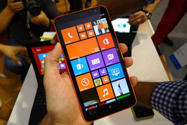 Smartphone giá rẻ Nokia Lumia cấu hình tốt, thời trang đầy màu sắc