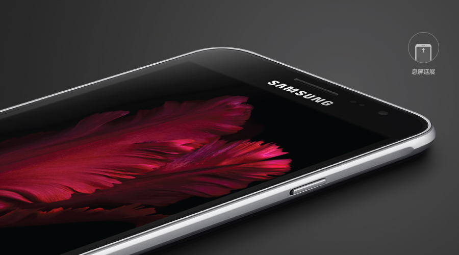 Samsung Galaxy J3 selfie thoải mái với camera trước 5MP