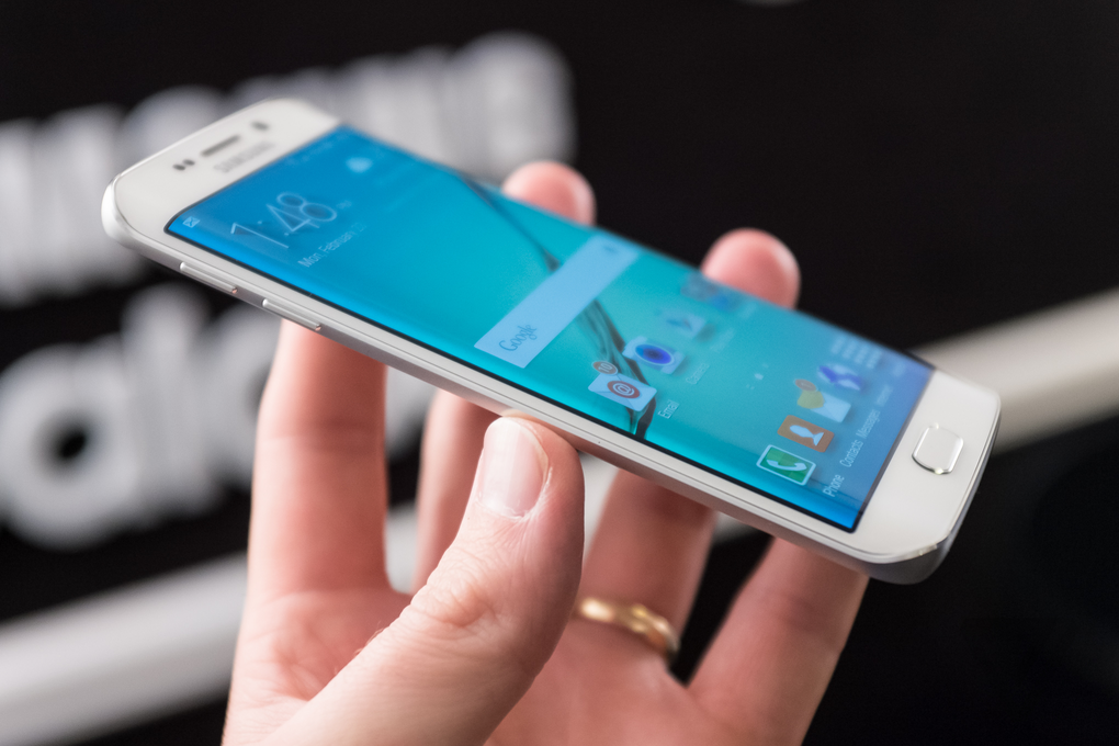 Màn hình cong độc đáo của smartphone hot nhất Galaxy S6 Edge