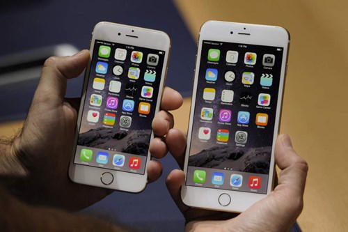Iphone 6 và iPhone 6 Plus cũng đang được bán khá chạy 