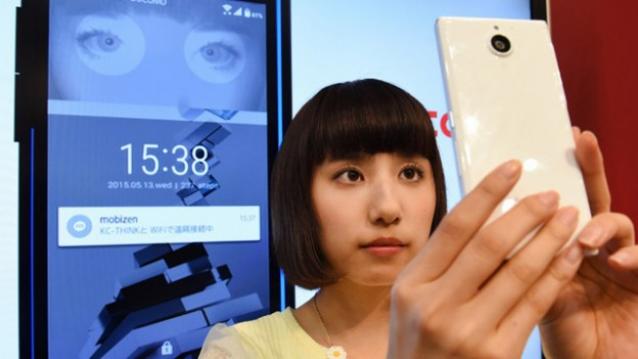 Smartphone hot nhất 'quét mống mắt' đầu tiên trên thế giới 