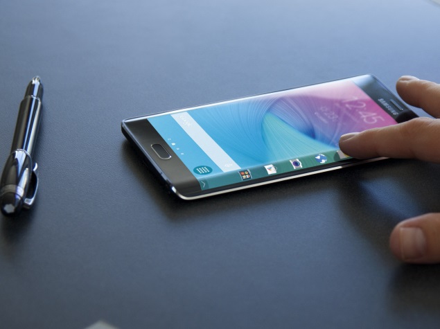 Smartphone hot nhất của Samsung mang tên Galaxy S Edge đang gây 'sốt' trên thị trường