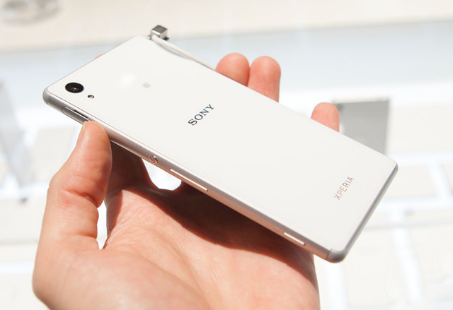 Smartphone hot nhất Sony Xperia M4 Aqua thiết kế đẹp mắt, chống nước chống bụi ấn tượng