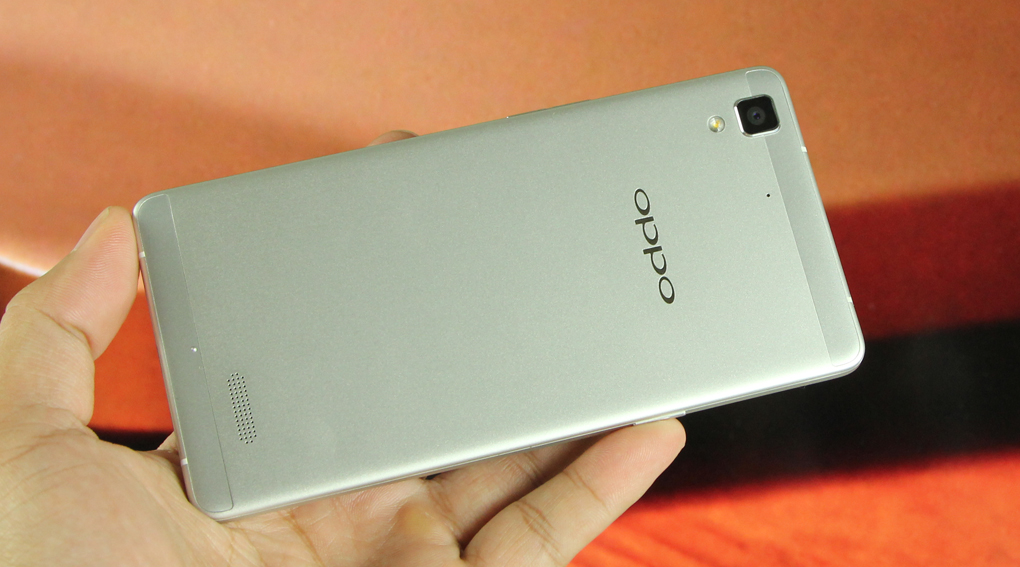 Là smartphone hot nhất tầm trung của OPPO, R7 Lite có camera selfie 8MP