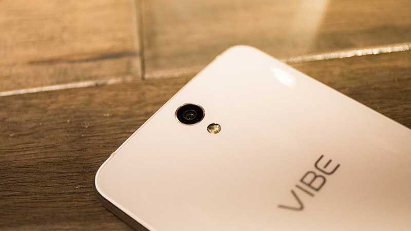  Lenovo Vibe S1 là smartphone hot nhất sở hữu đến hai camera selfie
